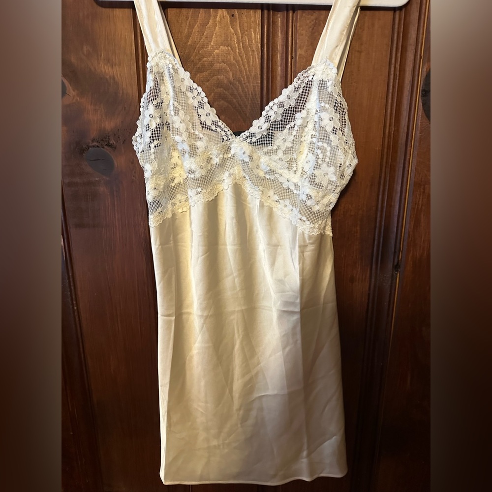 Dress - Picture 7 of 8